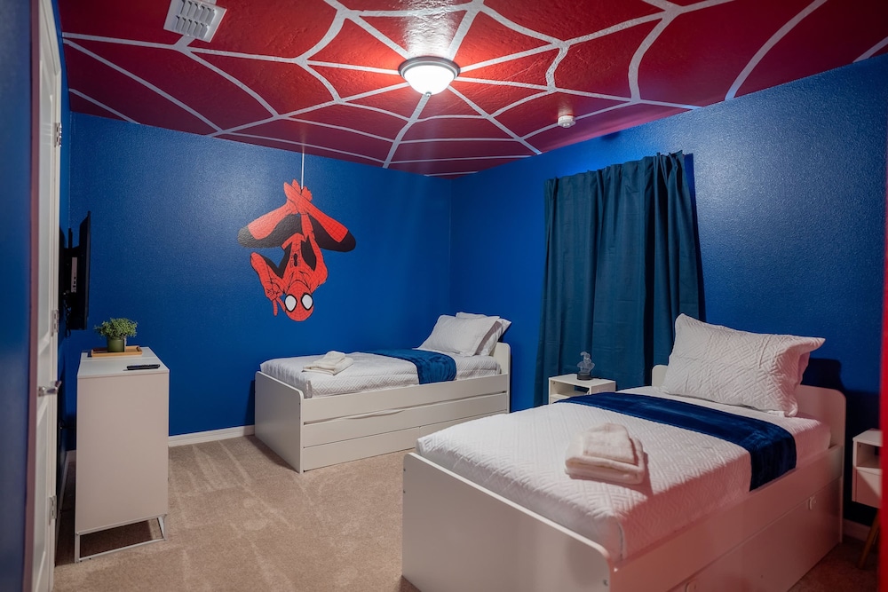 Fun and Relax 10 Bed Home Pool Themed Rooms