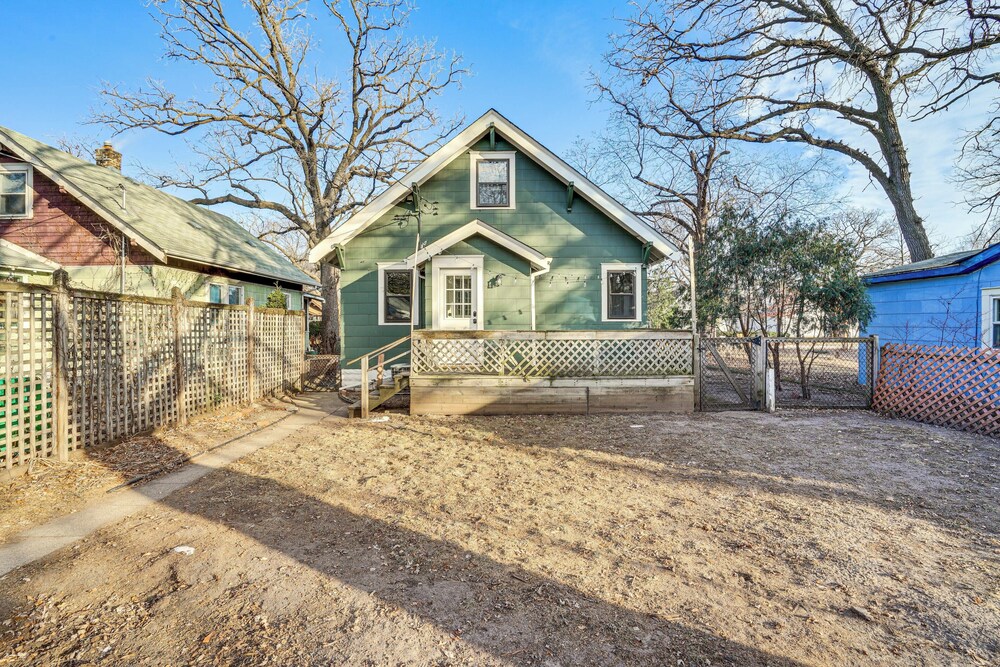 Walk to Beach + Lake Nokomis: Minneapolis Home!