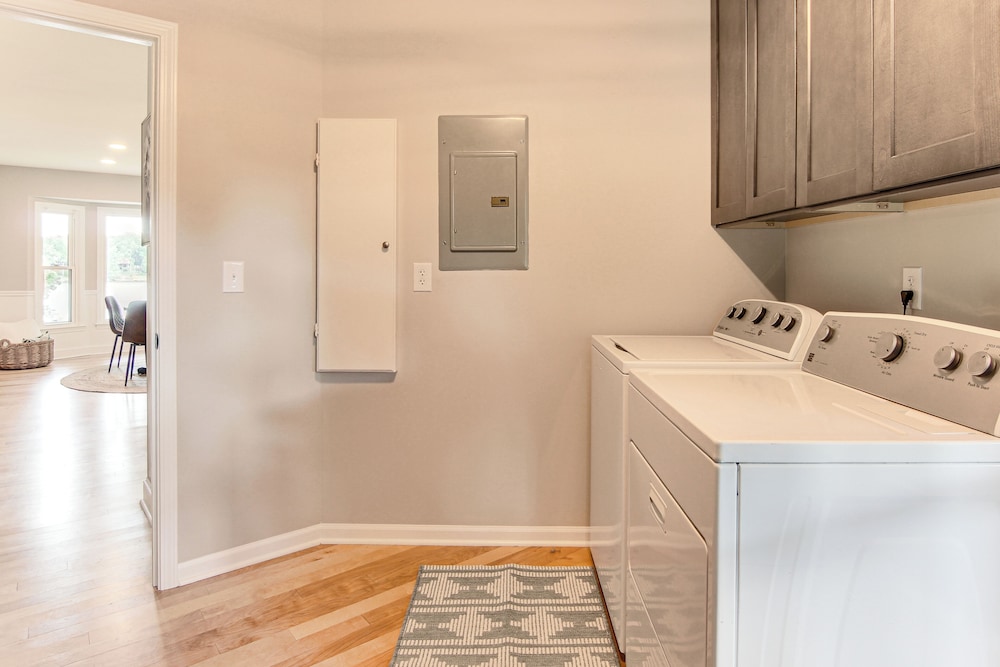Newly Renovated Lake Bowen Home w/ Game Room!
