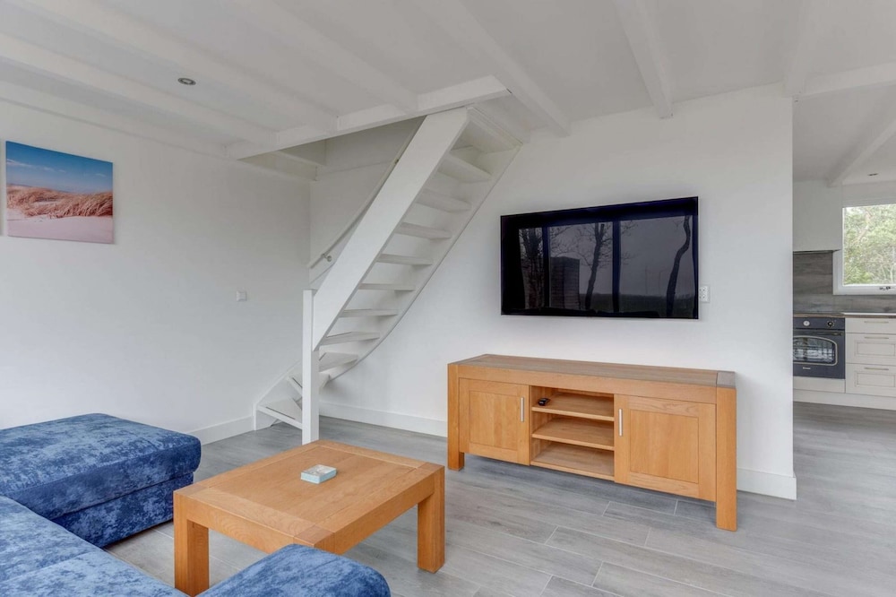 Modern, Cosy Family Bungalow Near Beach