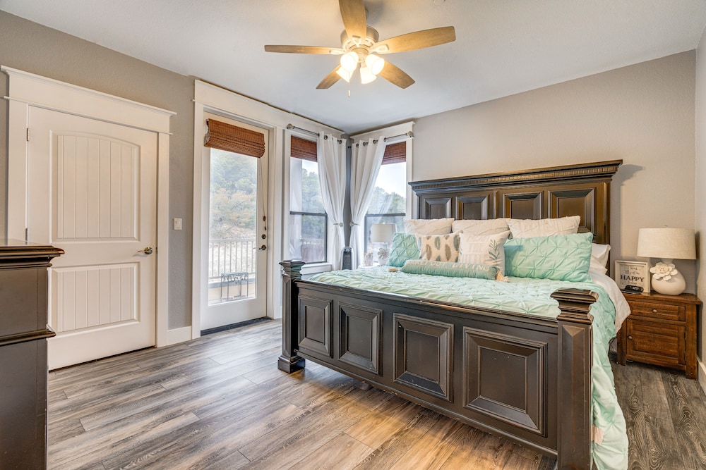 Jonestown Condo on Lake Travis w/ 2 Balconies! - Property Image 32