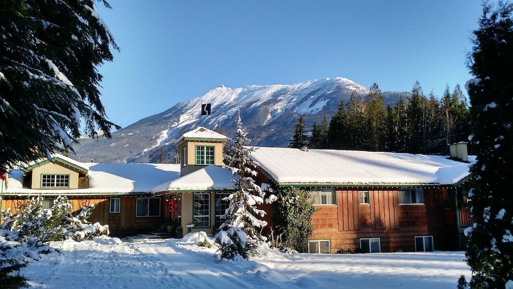 Hotel Mulvehill Creek Wilderness Inn - Image 1