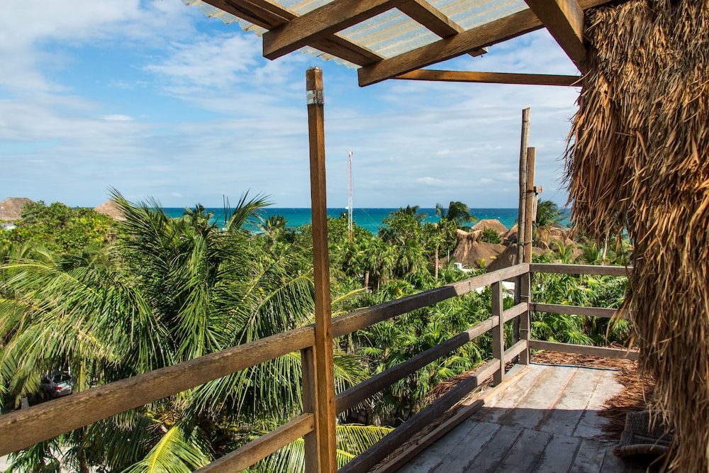 Cancun Vacations - Bambu Gran Palas Hostel Party - Property Image 1