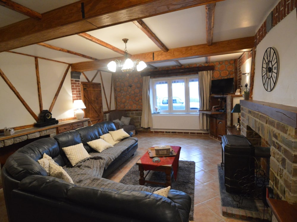 Family House with Large Garden & Games Room near Bambois Lake view 3