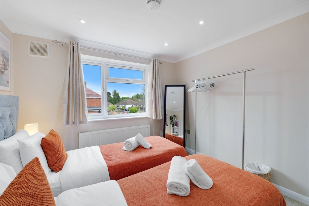 Stylish 4 Bedroom Home in Brightside Ave