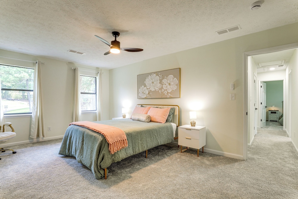 5 Mi to Stone Mountain: Lakefront Family Home