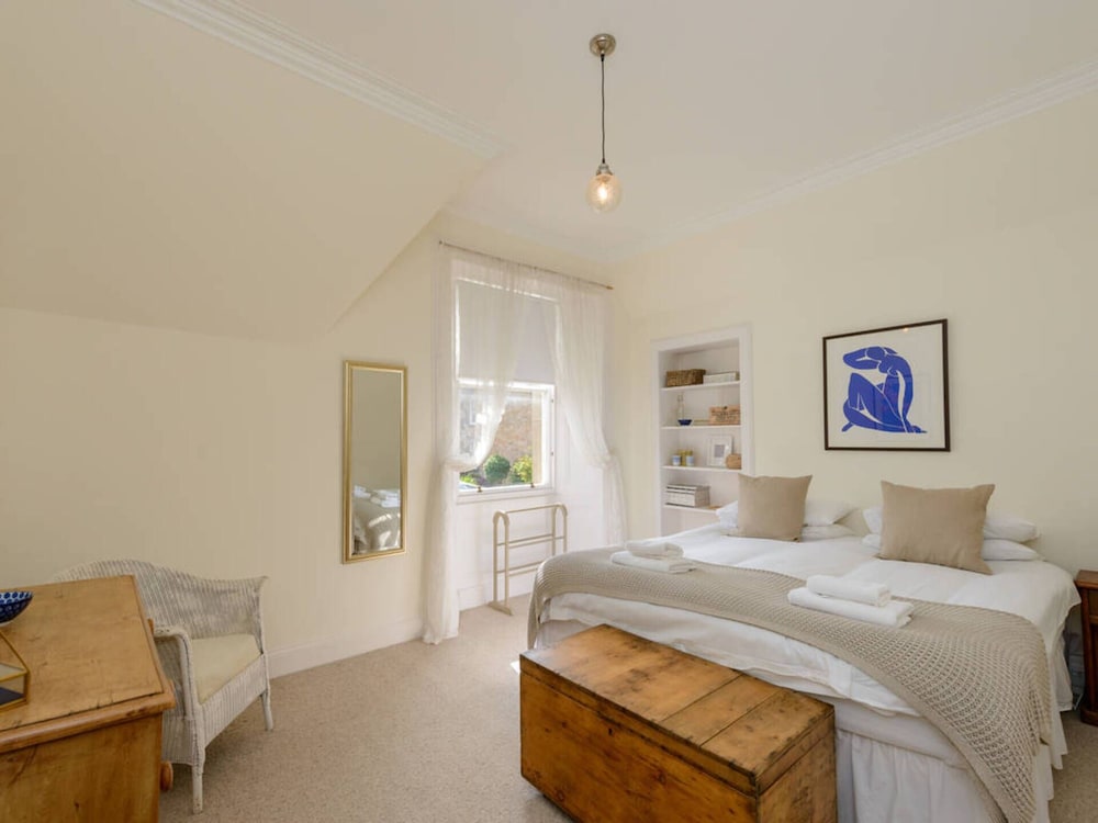 Forthview - Traditional 2 Bedroom Apartment view 5