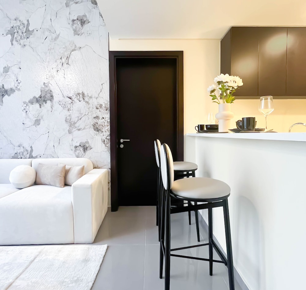 Luxury 2BR in Merano Tower Stunning City Views