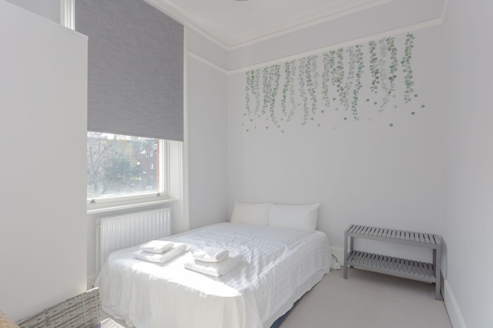 Newly Renovated 3 Bedroom Apartment in North West London