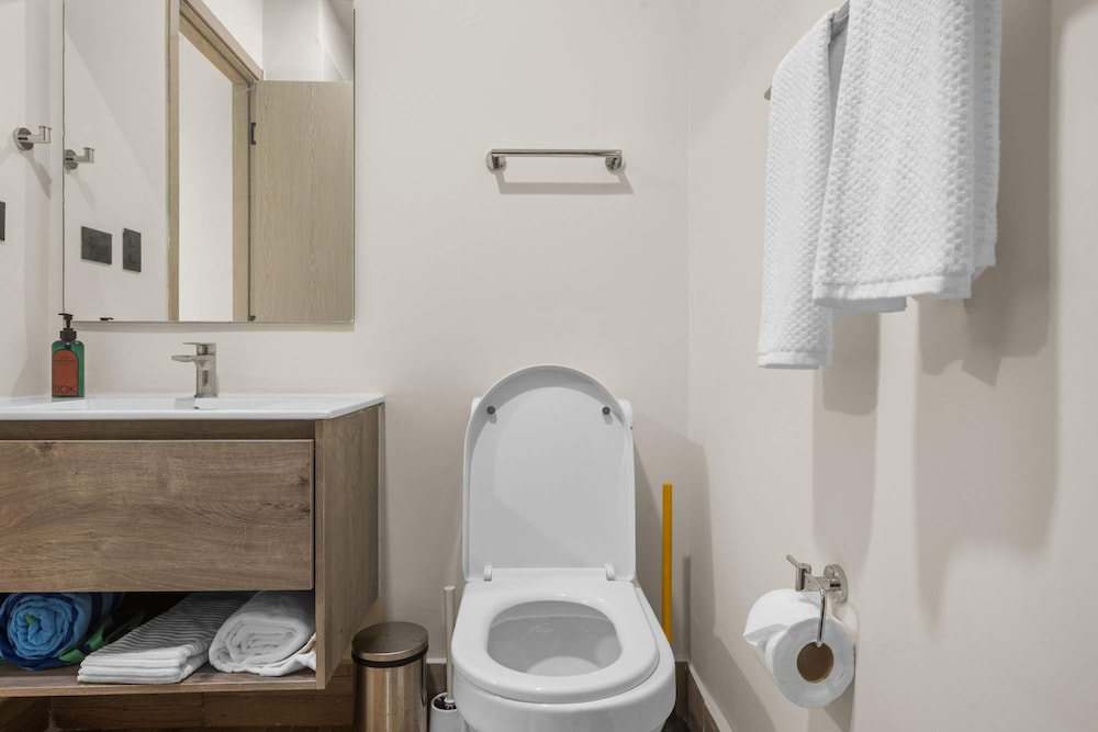 NOK Modern 1BR Apartment With Terrace in Vistacana