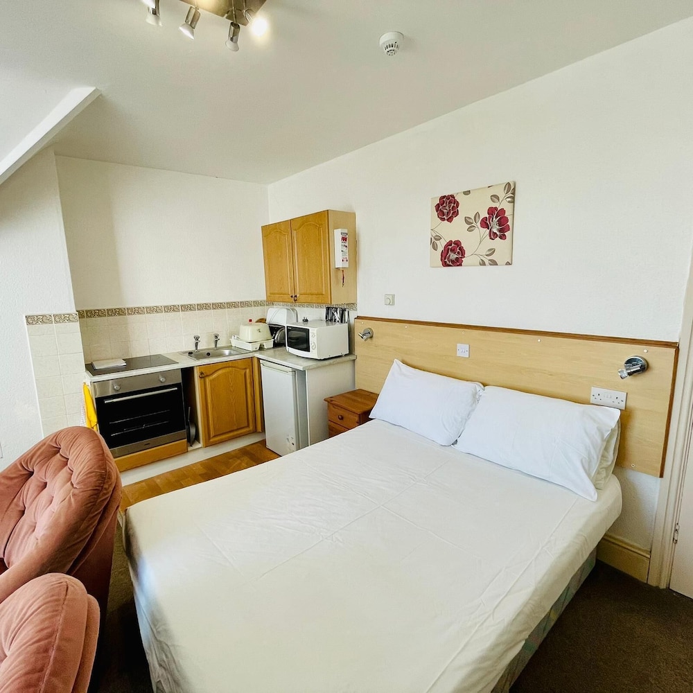 Lyndene Holiday Apartments