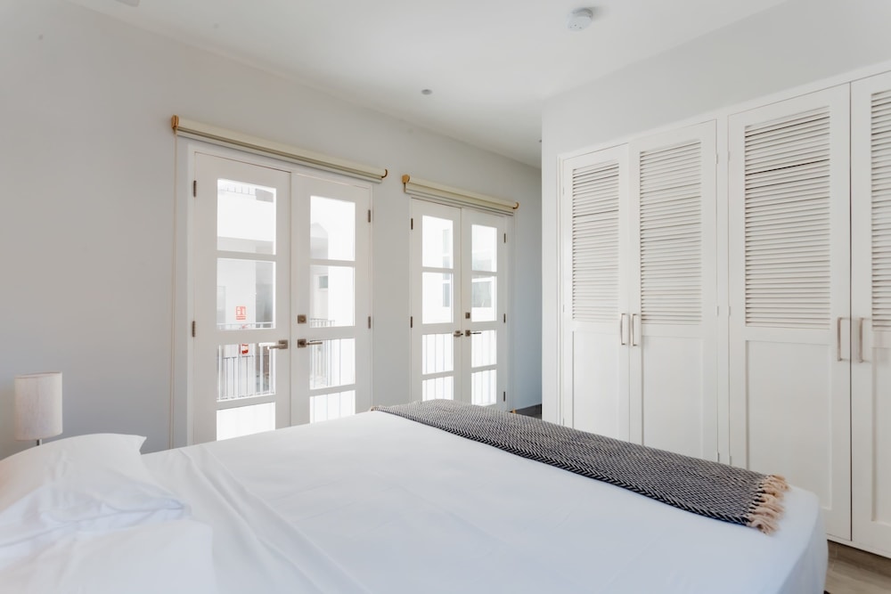 w Brilliant 2BR w Balcony in Panama