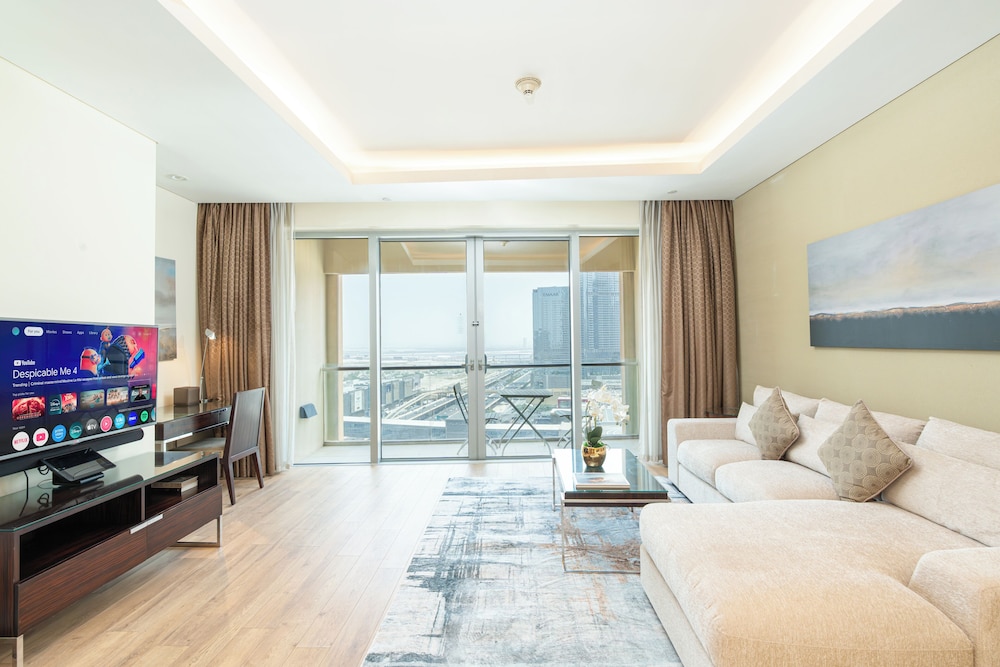 PVH - Emaar Fashion Avenue - 1BR