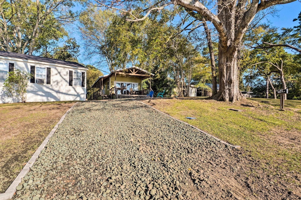 Lovely Toledo Bend Studio w/ Scenic Views! view 3
