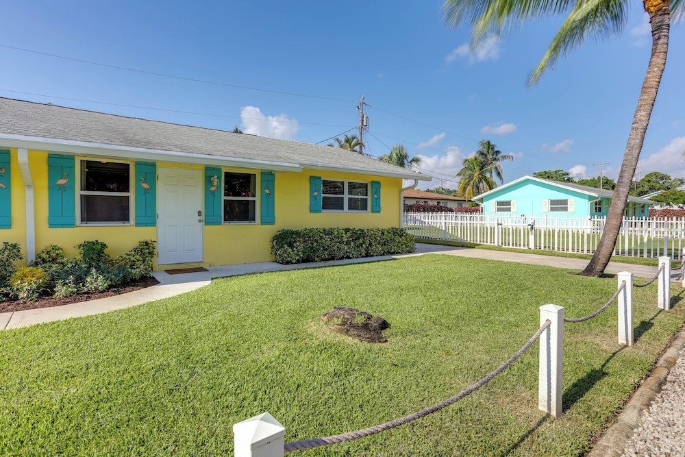 2 Mi to Swim & Shop: Updated North Palm Beach Home