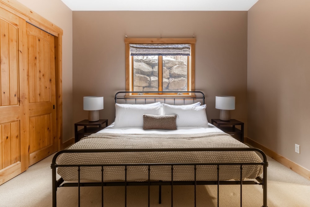 Highline by Avantstay Breathtaking Mountain Home w/ Hot Tub & Views view 5
