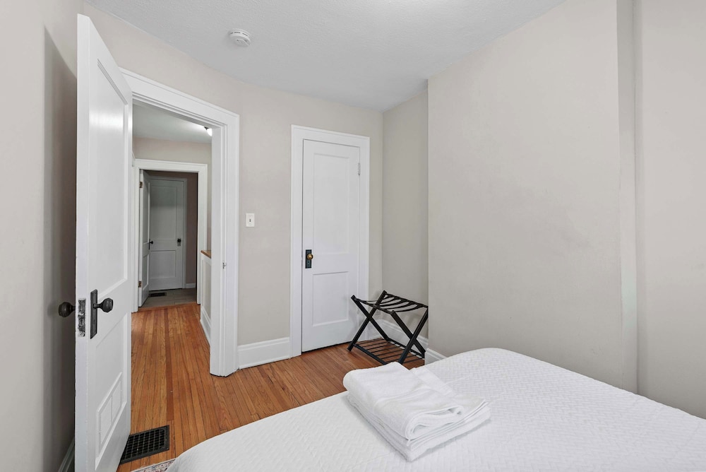 Tibet Twins Suites For 12! - Image 2