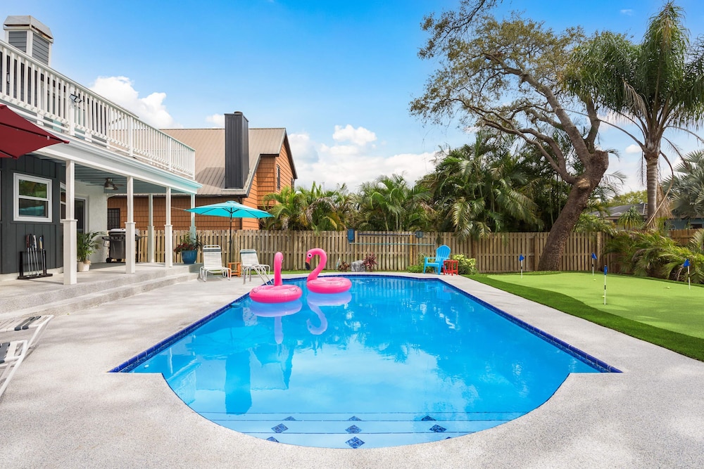 Tropical Oasis With Heated Pool