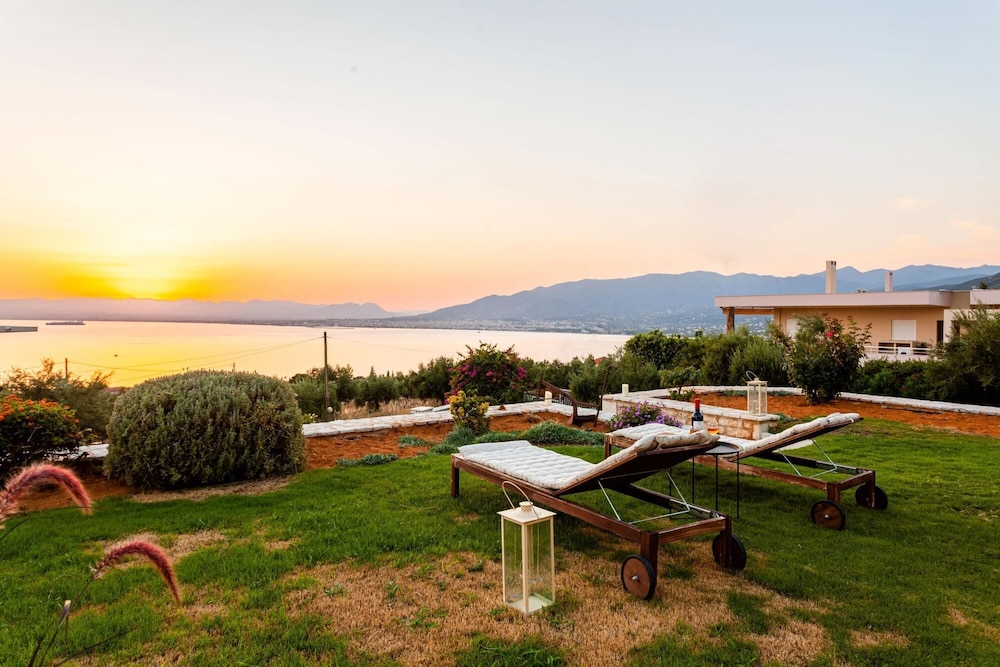 Sunset Paradise - Verga s Utimate Seaview Getaway view 3