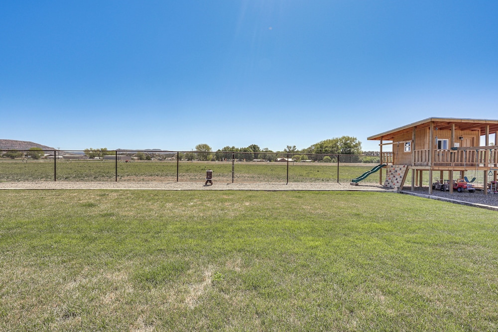 10 Mi to Aztec Ruins: Family Home w/ Large Yard!