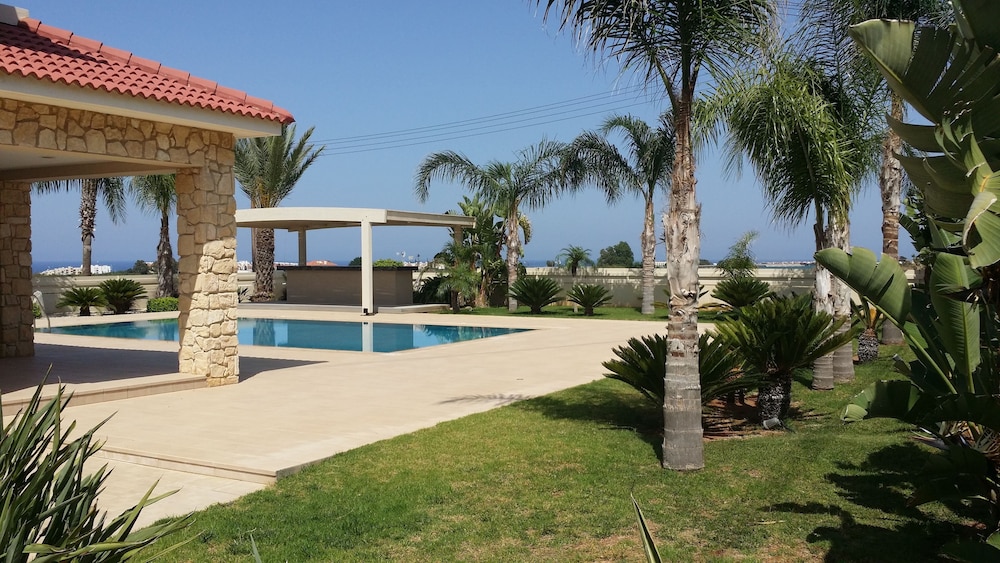 Noufaro Luxury Villa view 3