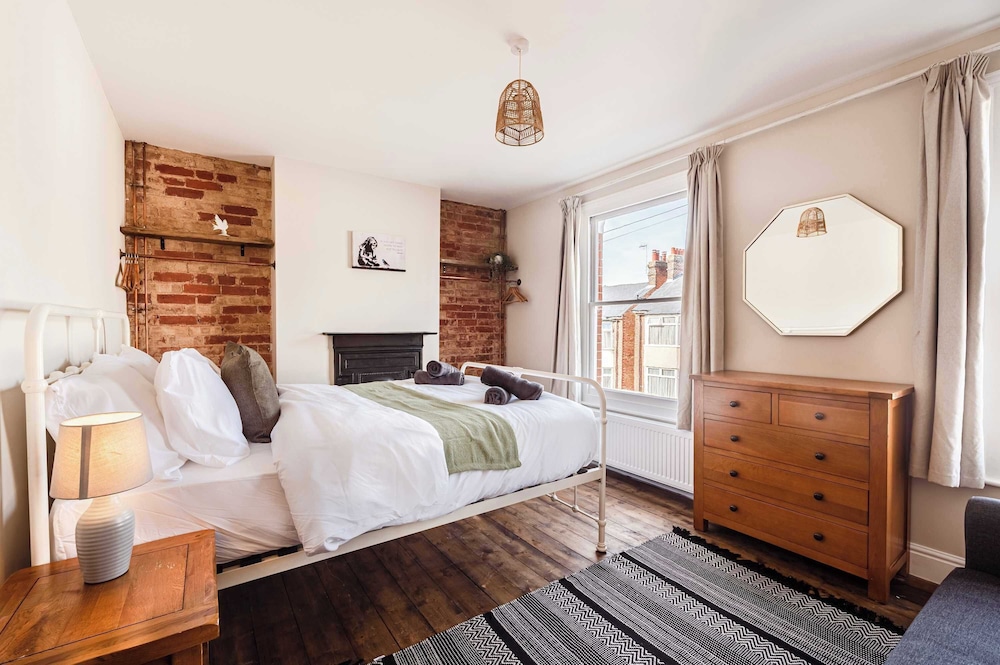 Host Stay Sherrington Road Abode