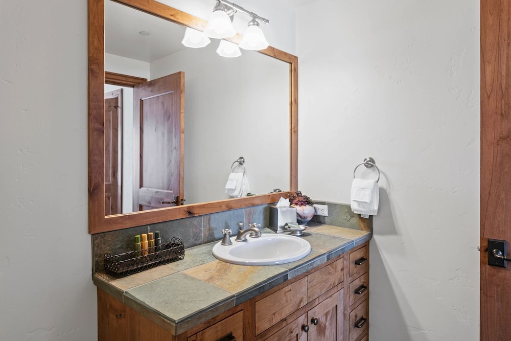 Shooting Star Lodge at Deer Valley Resort - Three Bedroom Residence #205 3 Condo