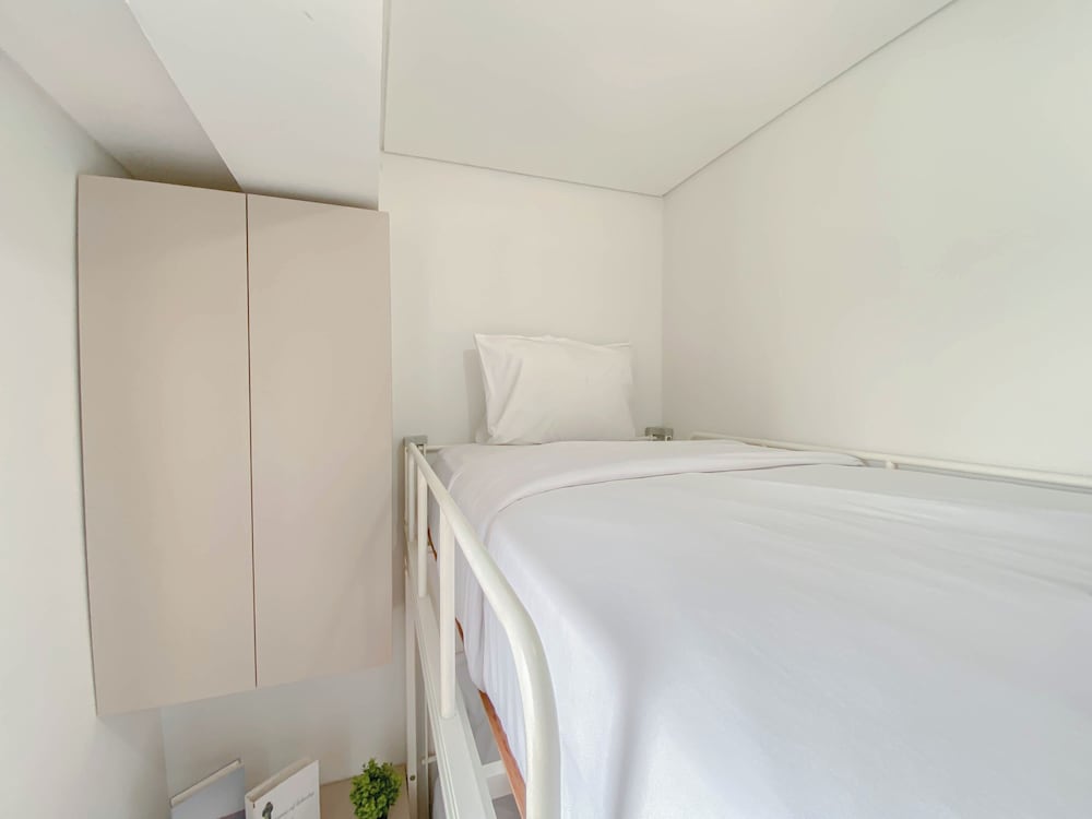 Homey And Tranquil 2Br Apartment Transpark Cibubur
