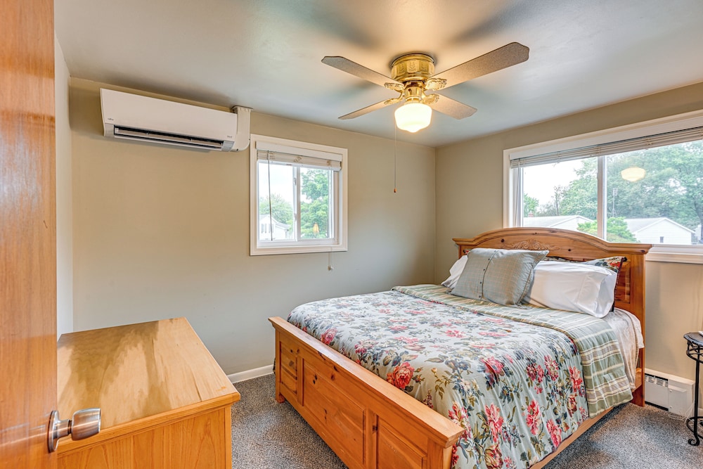 1 Mi to Dtwn: Suburban Home w/ Yard in Owosso
