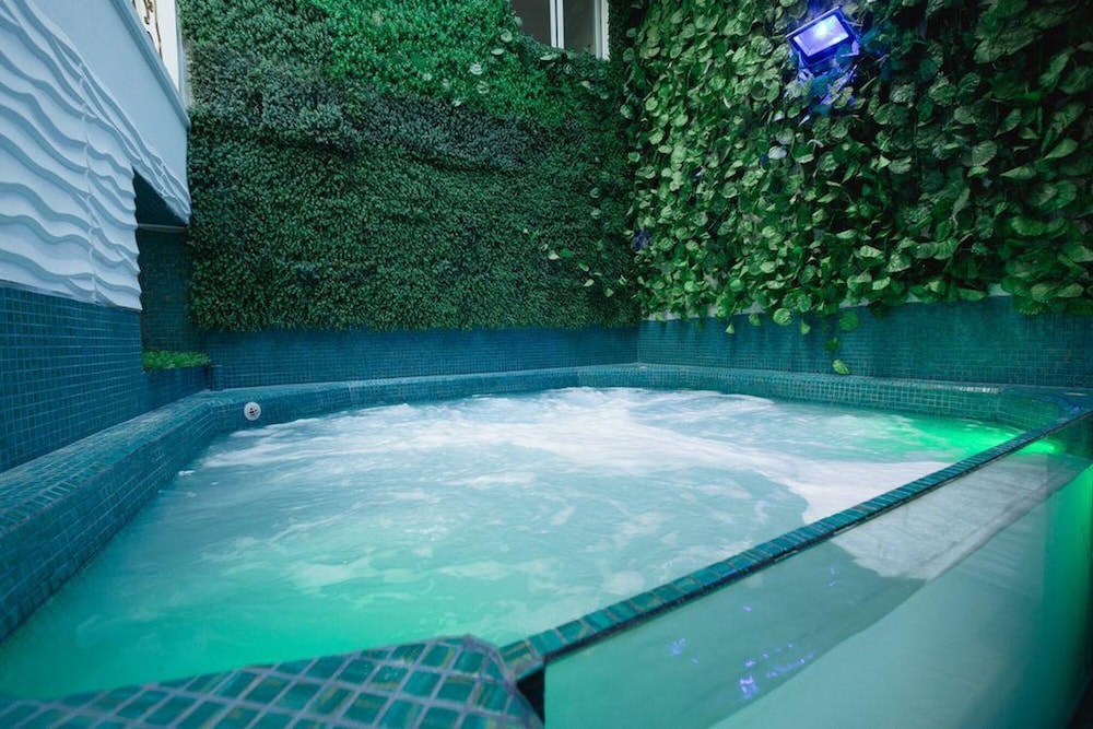 Park Lleras 11br Pool Jacuzzi