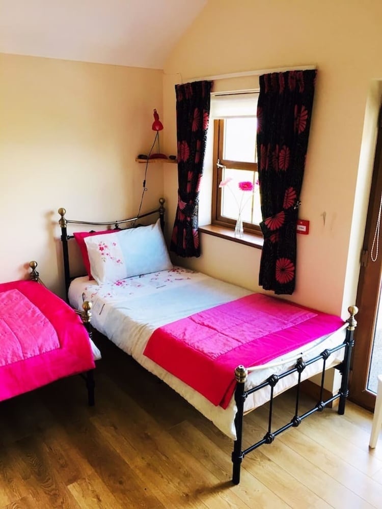 Luxury Cottage Clocktower/royal Hillsborough view 3