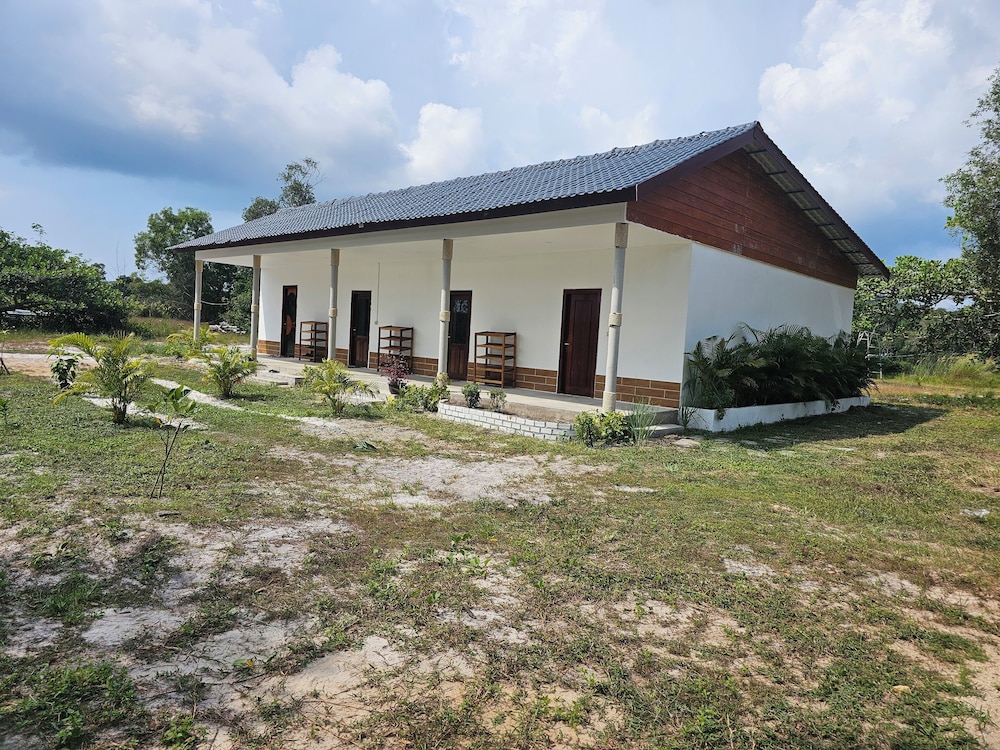 White Beach Hostel