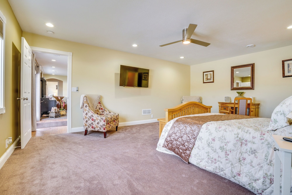 10-acre Plot: Peaceful Getaway in Webster!