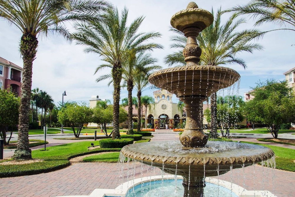 Stylish and Accessible in Vista Cay With Lake View - 3bd/2ba Condo 3vc114