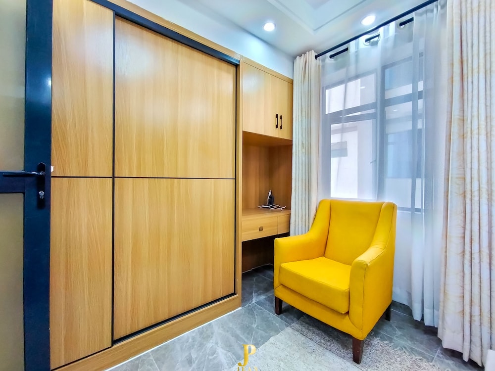 Lux Suites Heartland Business Apartments view 3