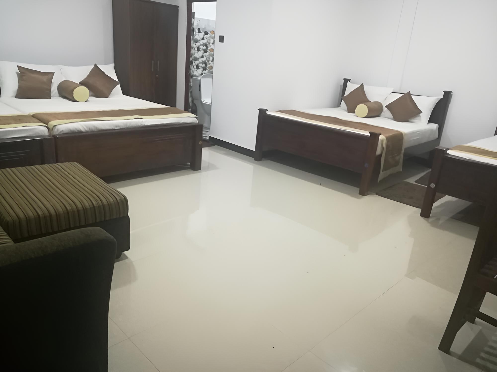 City Royal White Tourist Rest view 4