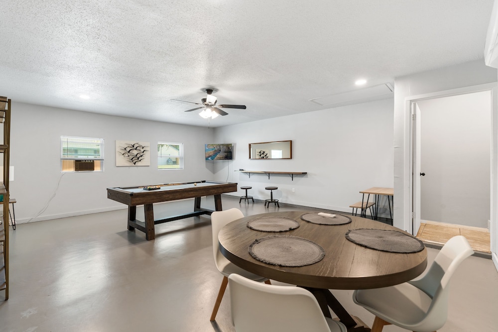 Spacious Retreat 8 Bedroom River