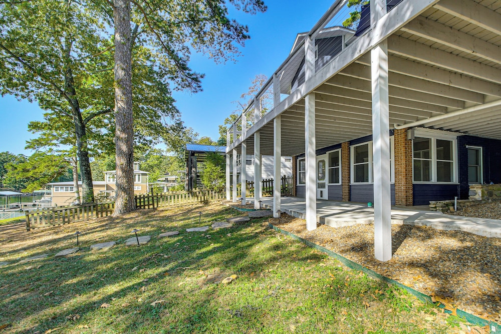 Hot Springs Lakefront Home w/ Dock & Water Views! view 5