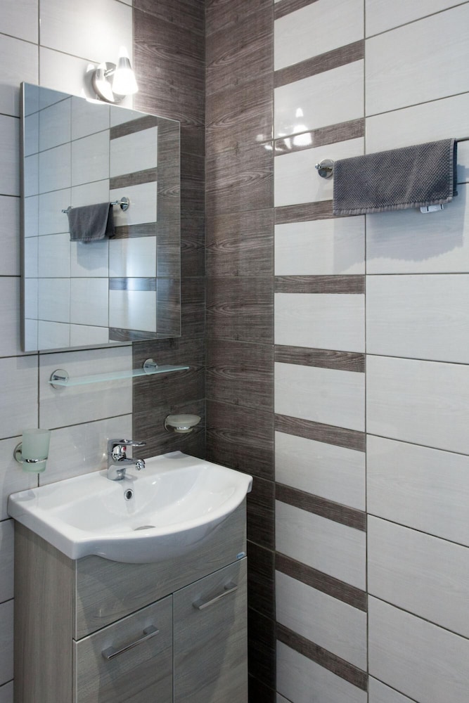 Glyfada Vacations - Artistic 3 bdr Apartment With sea View in Glyfada - Property Image 39