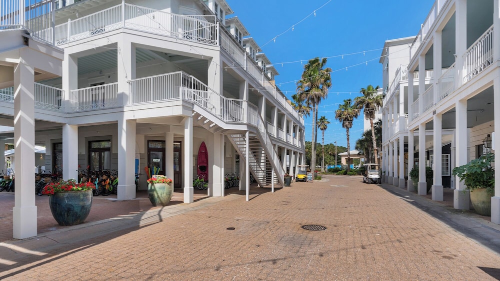 Lakefront Haven in Carillon Beach