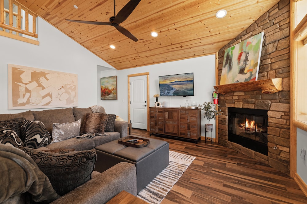 Acorn Cabin