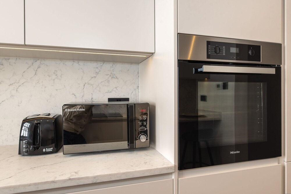 Elegant and Bright 3-bed Flat Near Sloane Square