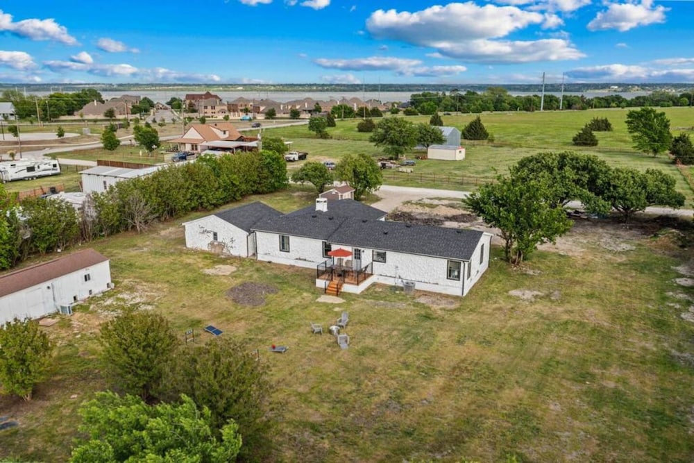 Spacious House-single Level Near Lake Huge Parking