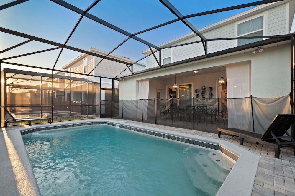 Luxurious Windsor Cay Villa Private Pool, Epic Game Room & Minutes to Disney!