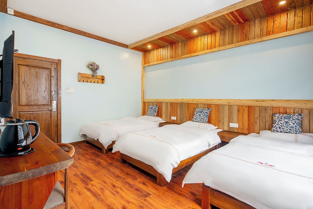 Breeze & Alley Inn
