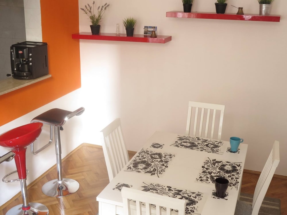 Traveler's Hostel & Apartments view 4