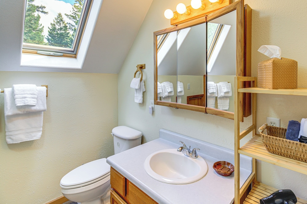 Private Hot Tub: 'enchanted Hideaway' in Lincoln!
