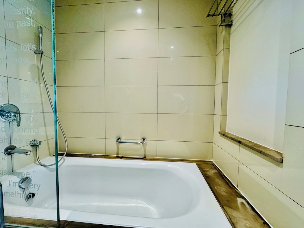 Venduras Cozy 3BR at Damac Tower