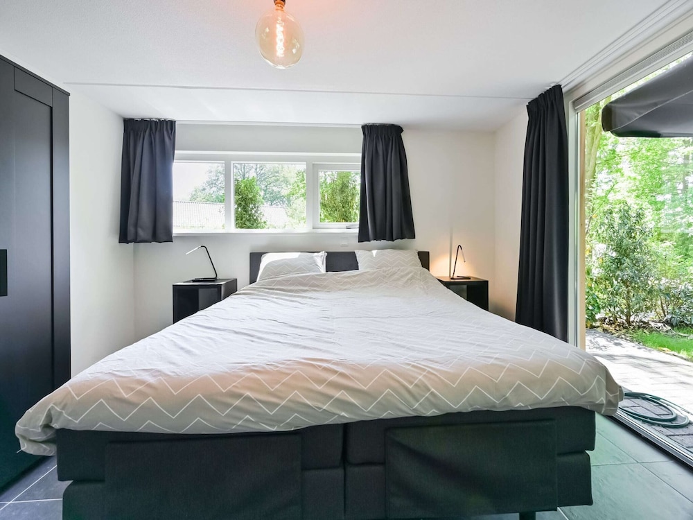 House in Reutum With Jacuzzi & Forest View view 5