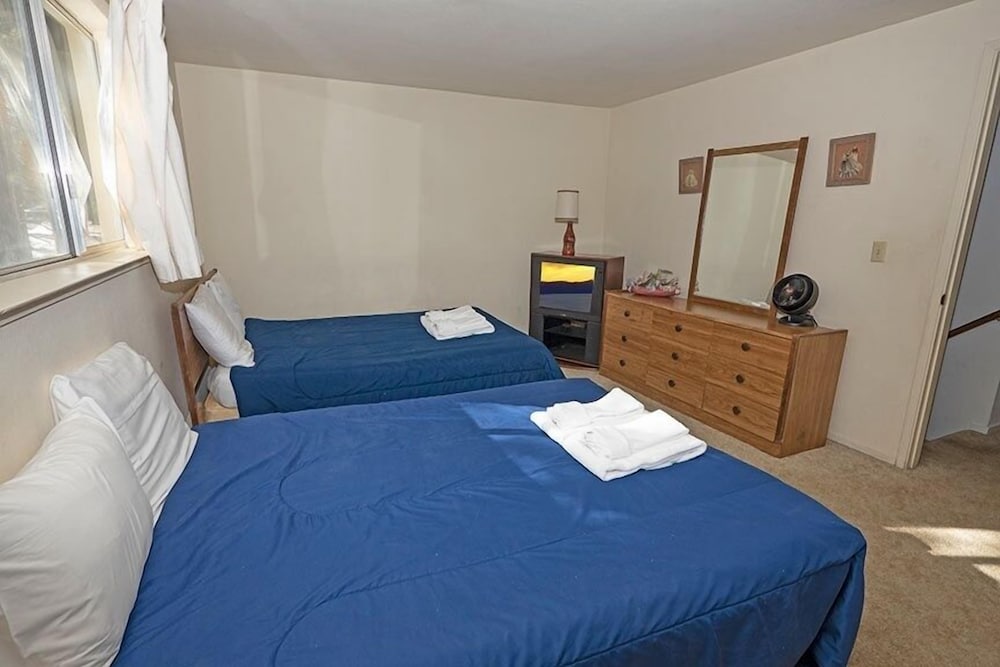 Lake Tahoe Vacations - 1629 Pioneer Trail 4 Bedroom Home by RedAwning - Property Image 20